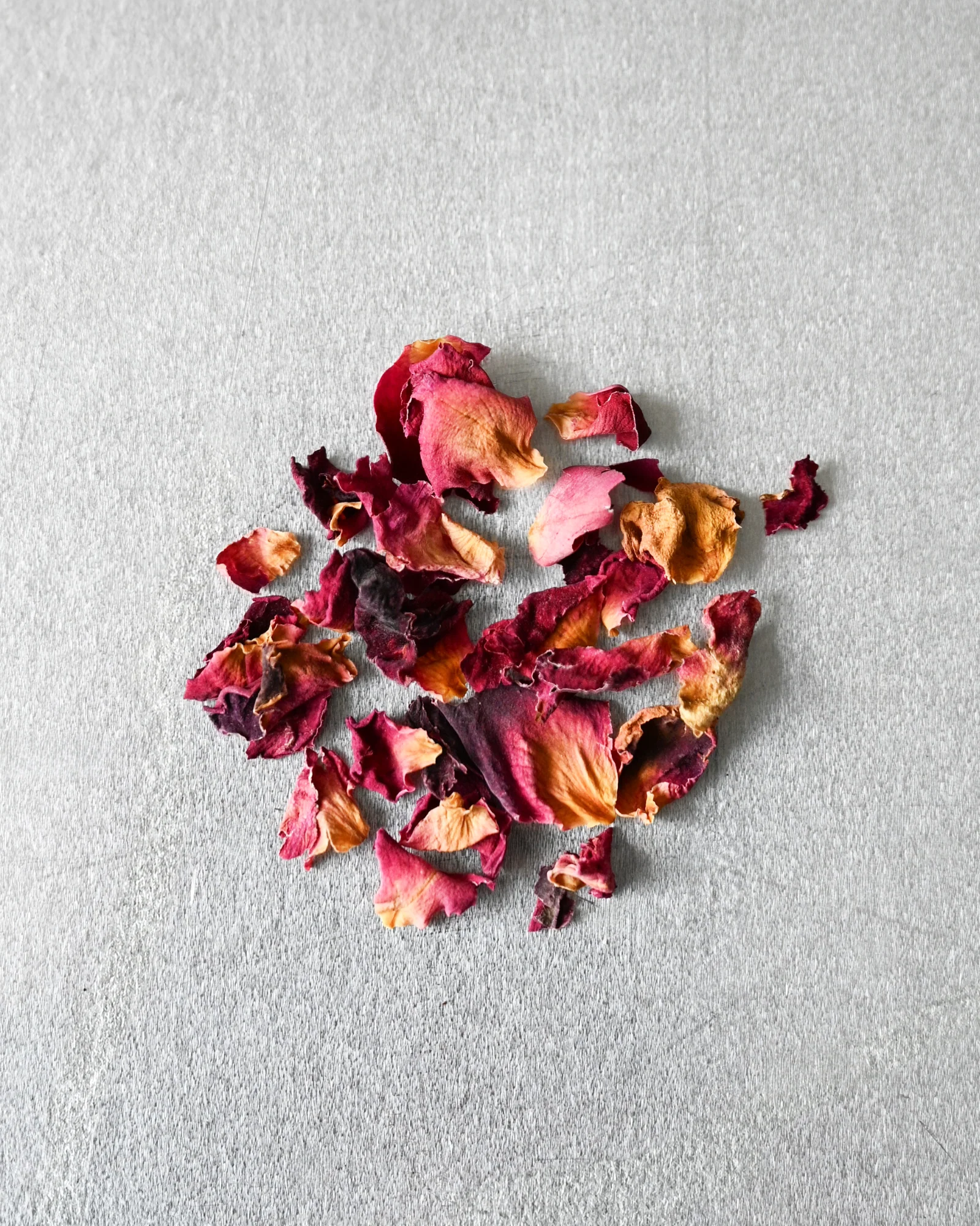 BOTANICAL: ROSE PETALS - Image 2